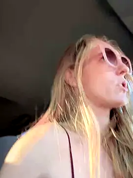 GoldenFlameGoddess live sex cam