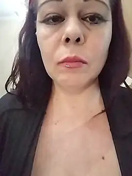 Lucia8600 live sex cam