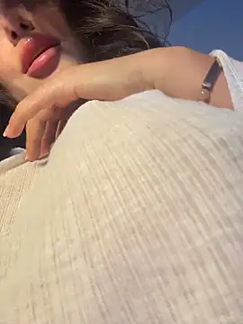 sukhakunis1 live sex cam