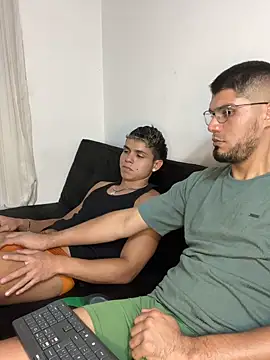 mirallesandbig live sex cam