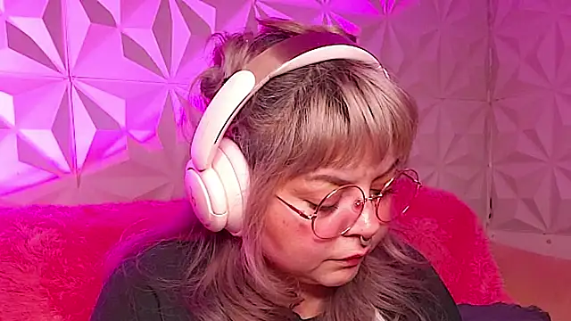 Satyn_doll's Stripchat show and profile