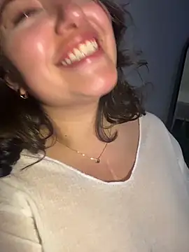 sukhakunis1 live sex cam