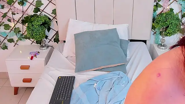 CharlotteBlossom's cam snapshot