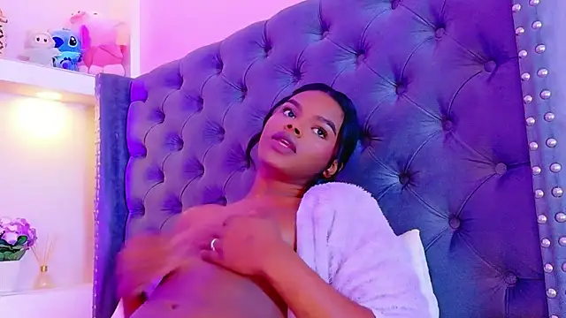 CamiEstrada live sex cam