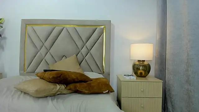 emily_queen2 live sex cam