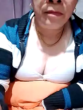 small-house123's cam snapshot