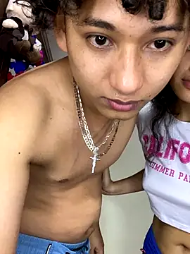 Nezuko-uWux live sex cam