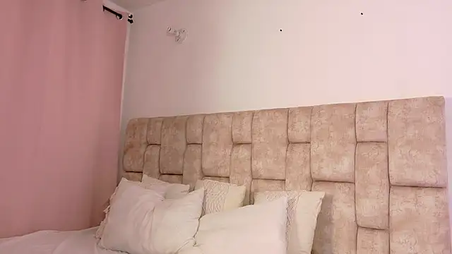 MiaBlumm_'s cam snapshot