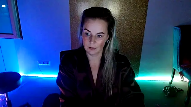 MystiqueMaven's cam snapshot