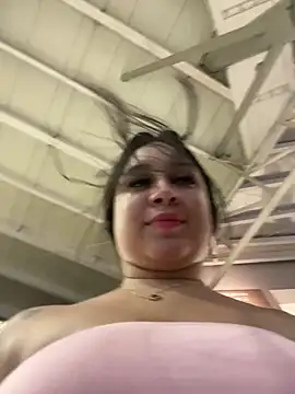 Pretty_Isadora live sex cam