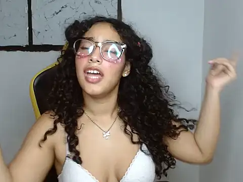 emily_stars1's cam snapshot