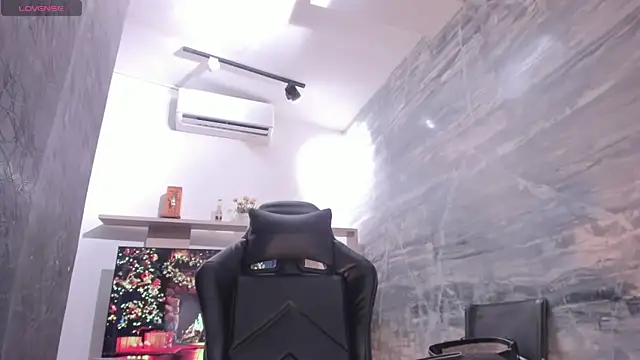 LunaBaker-1's cam snapshot