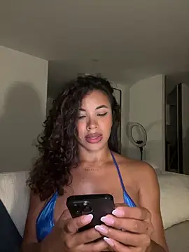 Brunettexio's cam snapshot