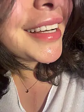 sukhakunis1 live sex cam