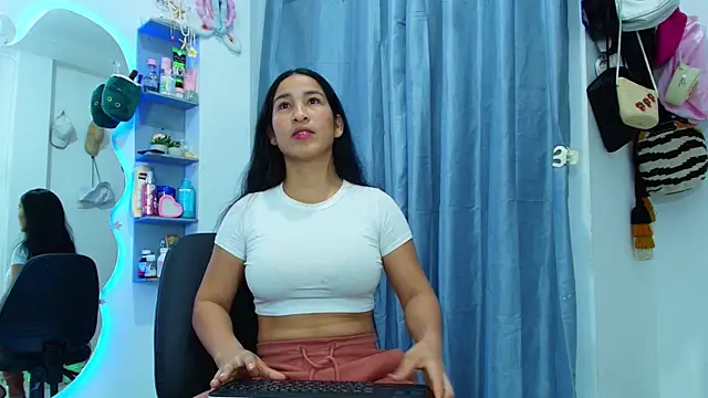 naomi_lewiss's cam snapshot