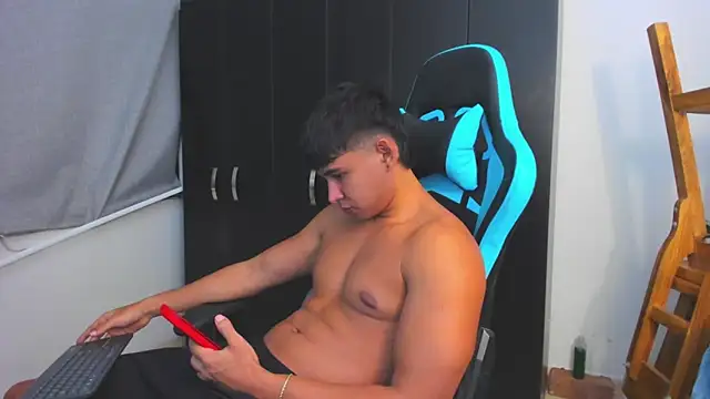 Bray_Kevin live sex cam