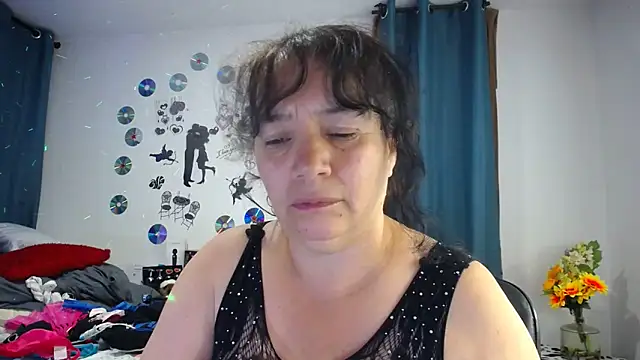 Sweeetness_Milf live sex cam