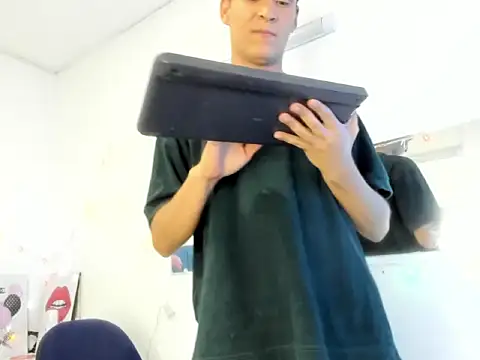 Aaron_Foxxx live sex cam