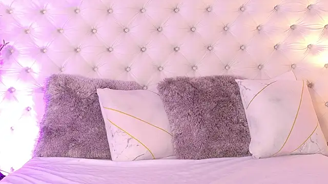 ZaraGold live sex cam