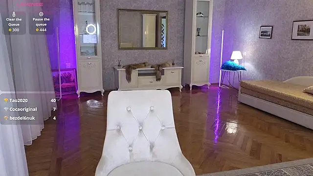 AnneHaddaway live sex cam