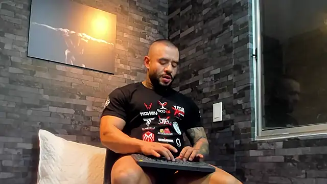 BruceDallas live sex cam