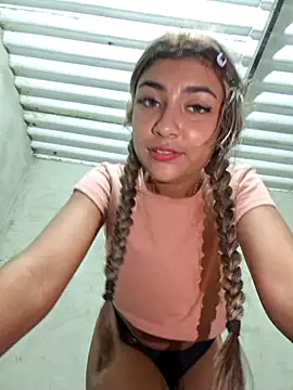 Sweed-virgin-pussy live sex cam