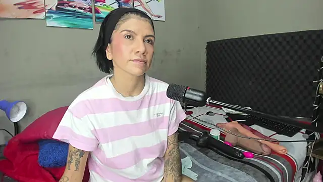 Shadia_Squirt live sex cam