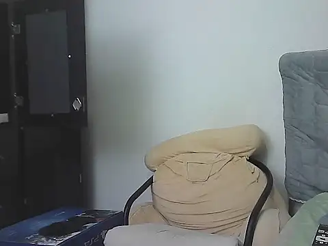 AlphaLatinoBear live sex cam