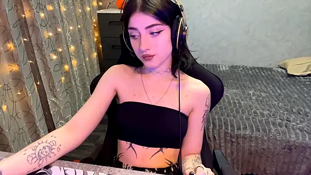 Meowluly's cam snapshot