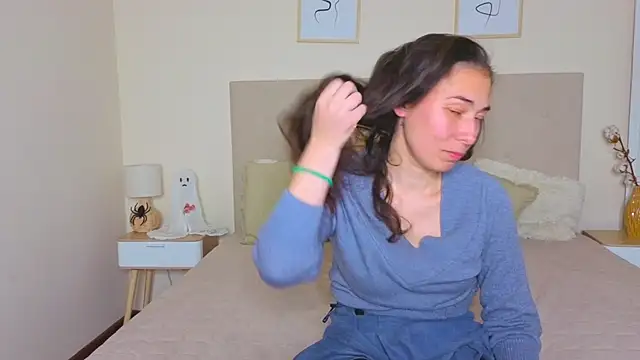 Olivia_milf_'s cam snapshot