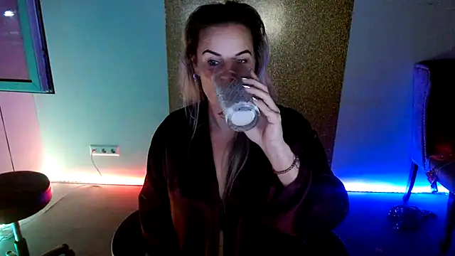 MystiqueMaven's cam snapshot