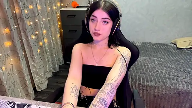 Meowluly's cam snapshot