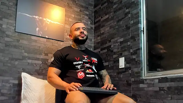 BruceDallas live sex cam