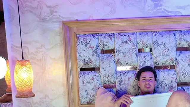 aron_emily_23's cam snapshot