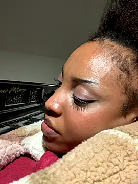 Queenkimi777's cam snapshot