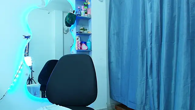 naomi_lewiss's cam snapshot