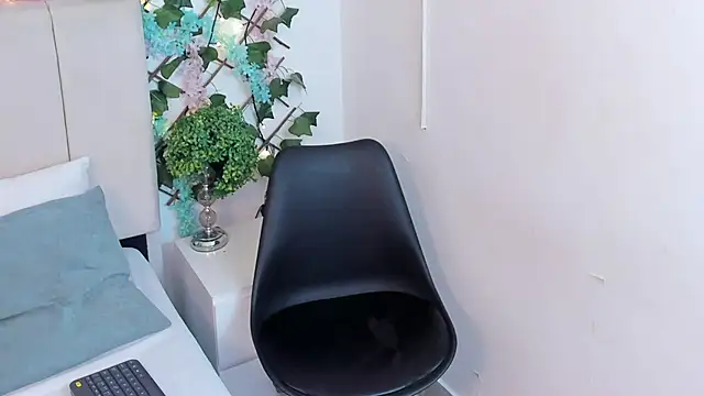 CharlotteBlossom's cam snapshot