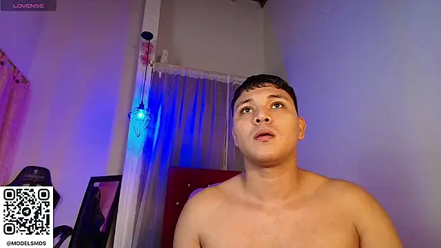 couple_lovelyds live sex cam