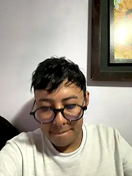 Yunaraa live sex cam