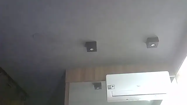 SkinnyKitten live sex cam