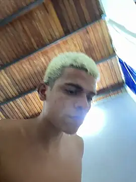 MrLeoLatino live sex cam