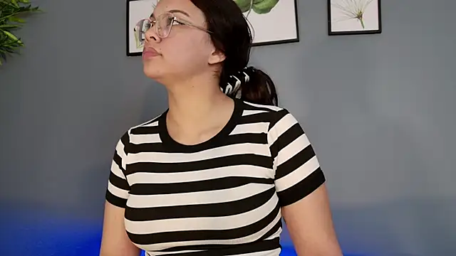 miaa_lux live sex cam