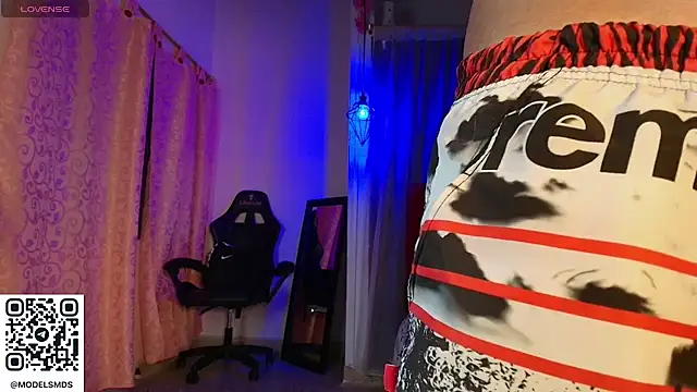 couple_lovelyds live sex cam