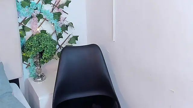 CharlotteBlossom's cam snapshot