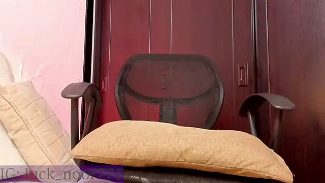 luck_noor7 live sex cam