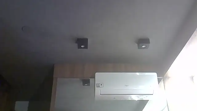 SkinnyKitten live sex cam