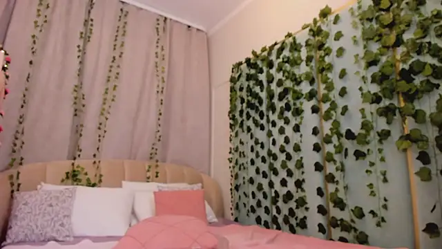 Love_is_Lola's cam snapshot