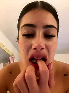 Sweet_and_caramel's cam snapshot