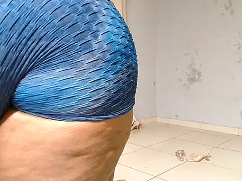 ROYALASS25 live sex cam