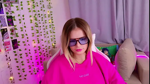 KellyHayden's cam snapshot